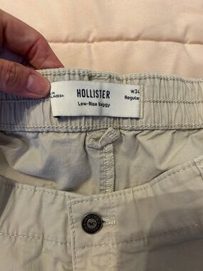 Women’s Hollister Low-Rise Baggy Cargo Pants in Light Beige 18R